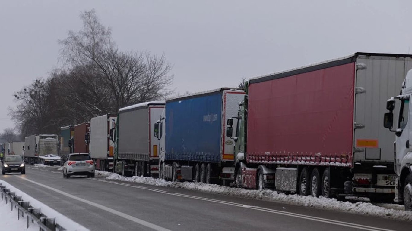 У ДПСУ назвали кількість вантажівок в чергах на кордоні з Польщею