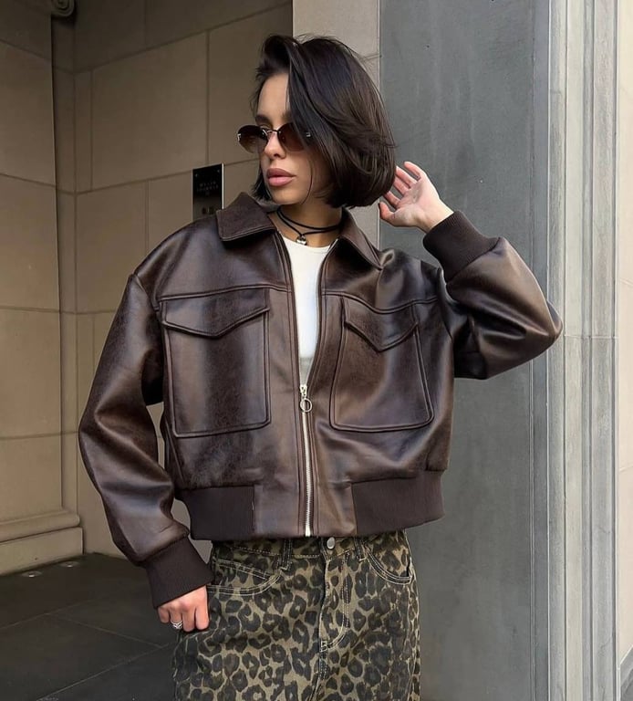 Шкіряний бомбер має бути в усіх в гардеробі