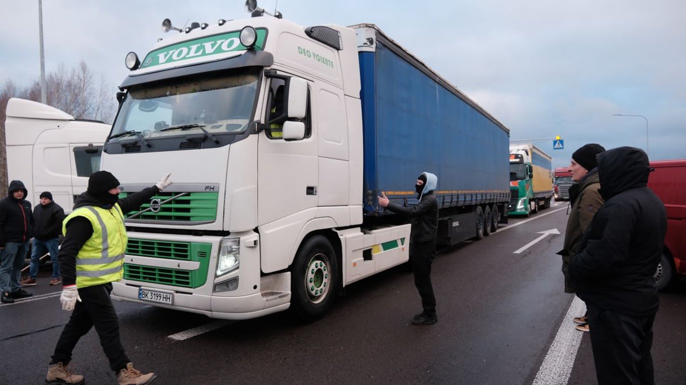 Польские фермеры частично разблокировали один КПП для грузовиков