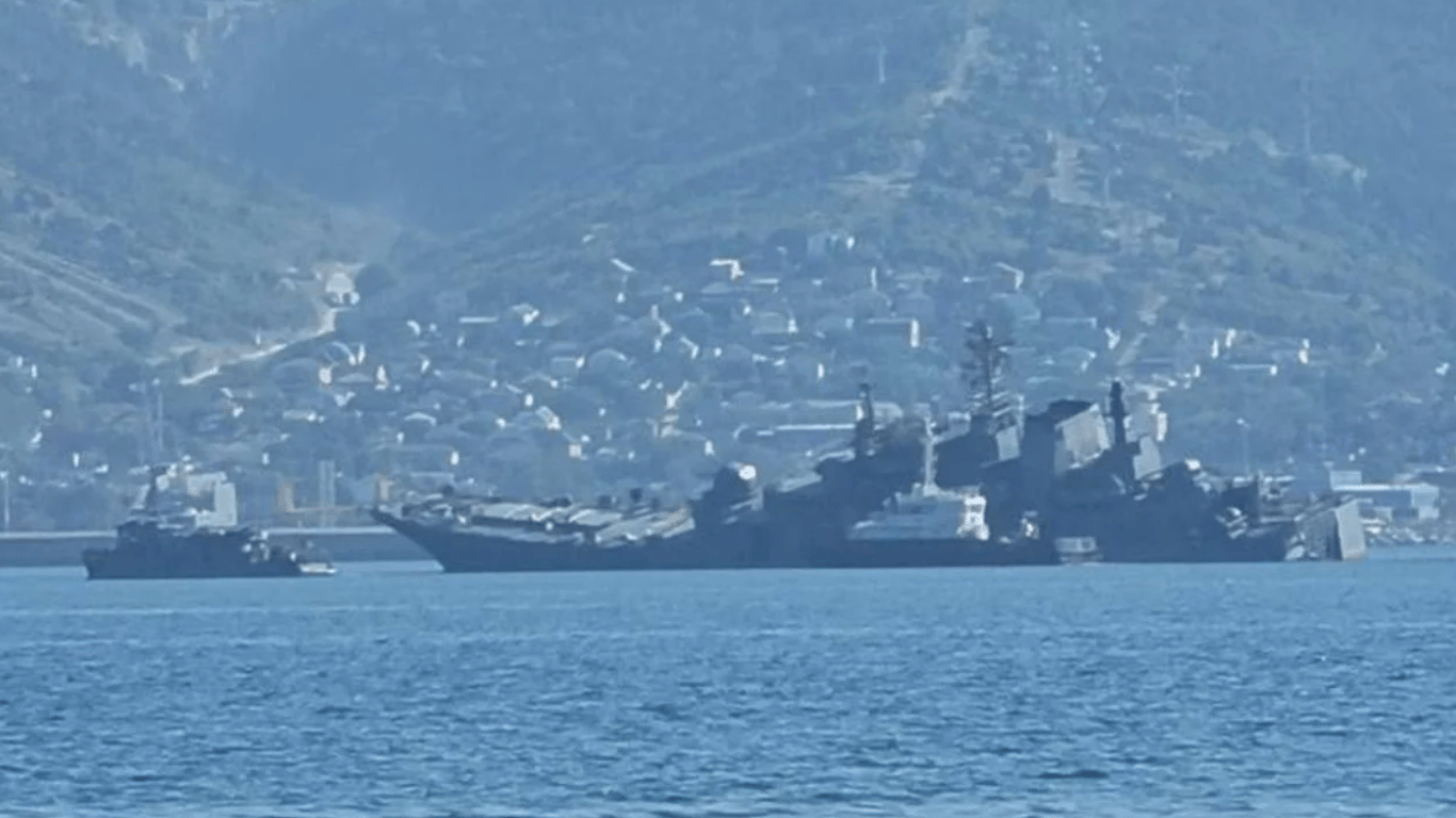 Удар по кораблю РФ в Новороссийске: Британская разведка сообщила о значительных повреждениях