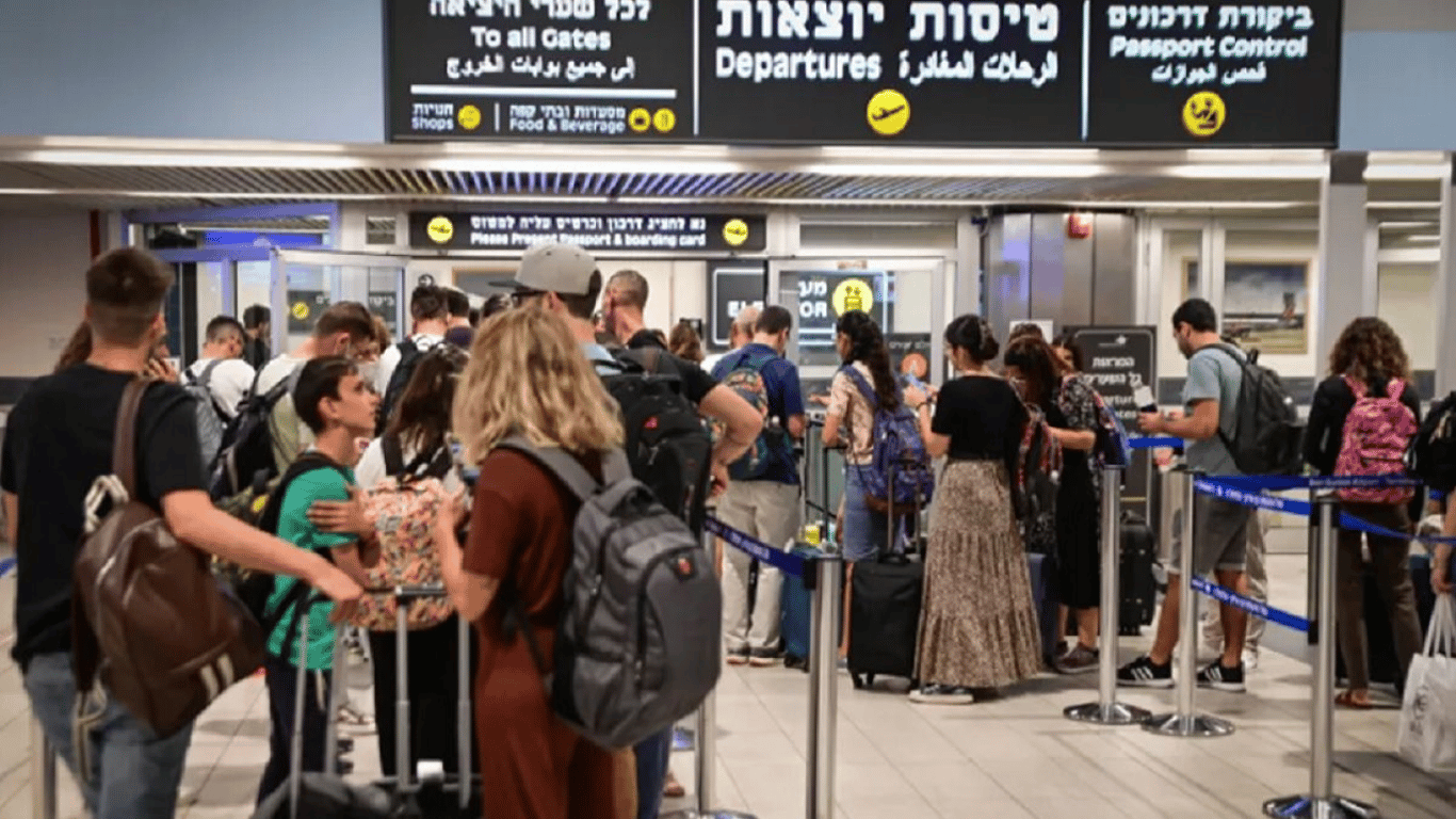 З Ізраїлю вилетів уже третій евакуаційний рейс з українцями: скільки на борту