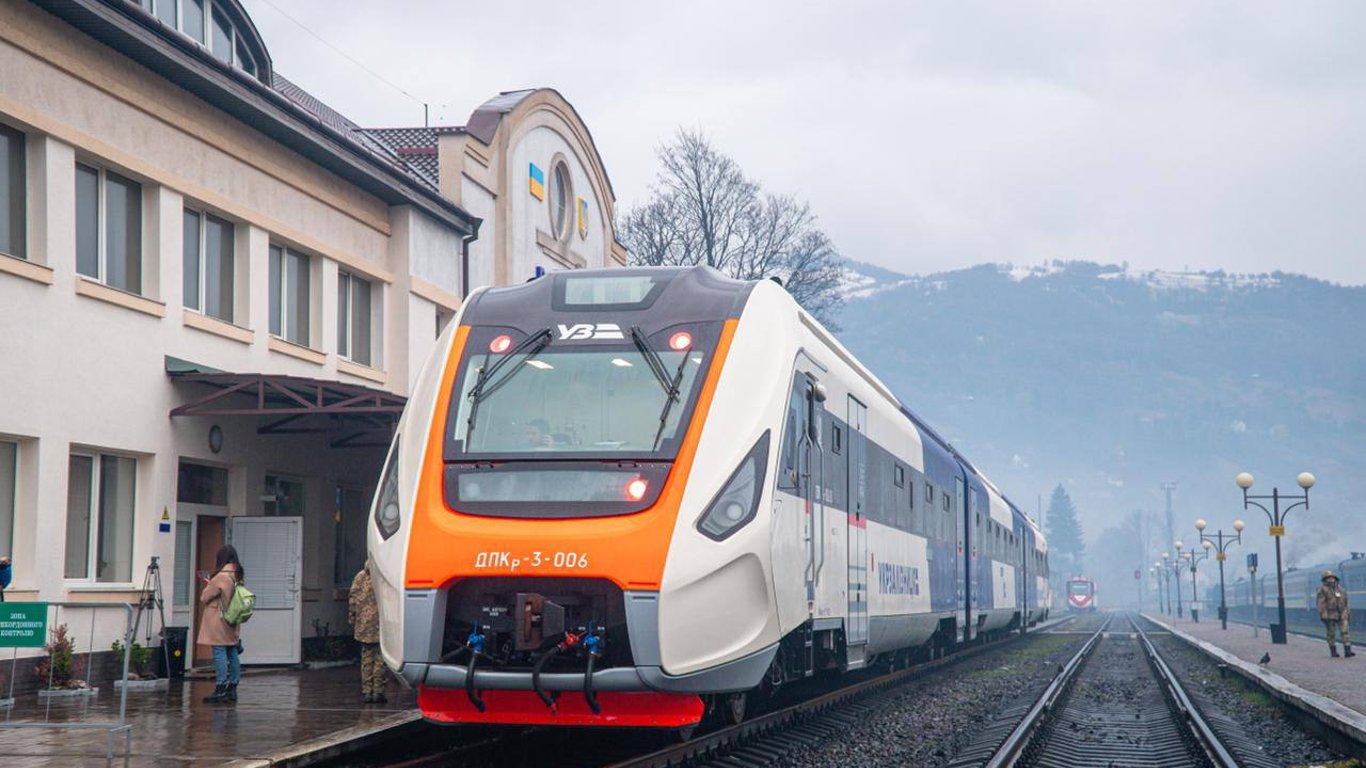 Два поезда из Одессы временно изменят схему движения