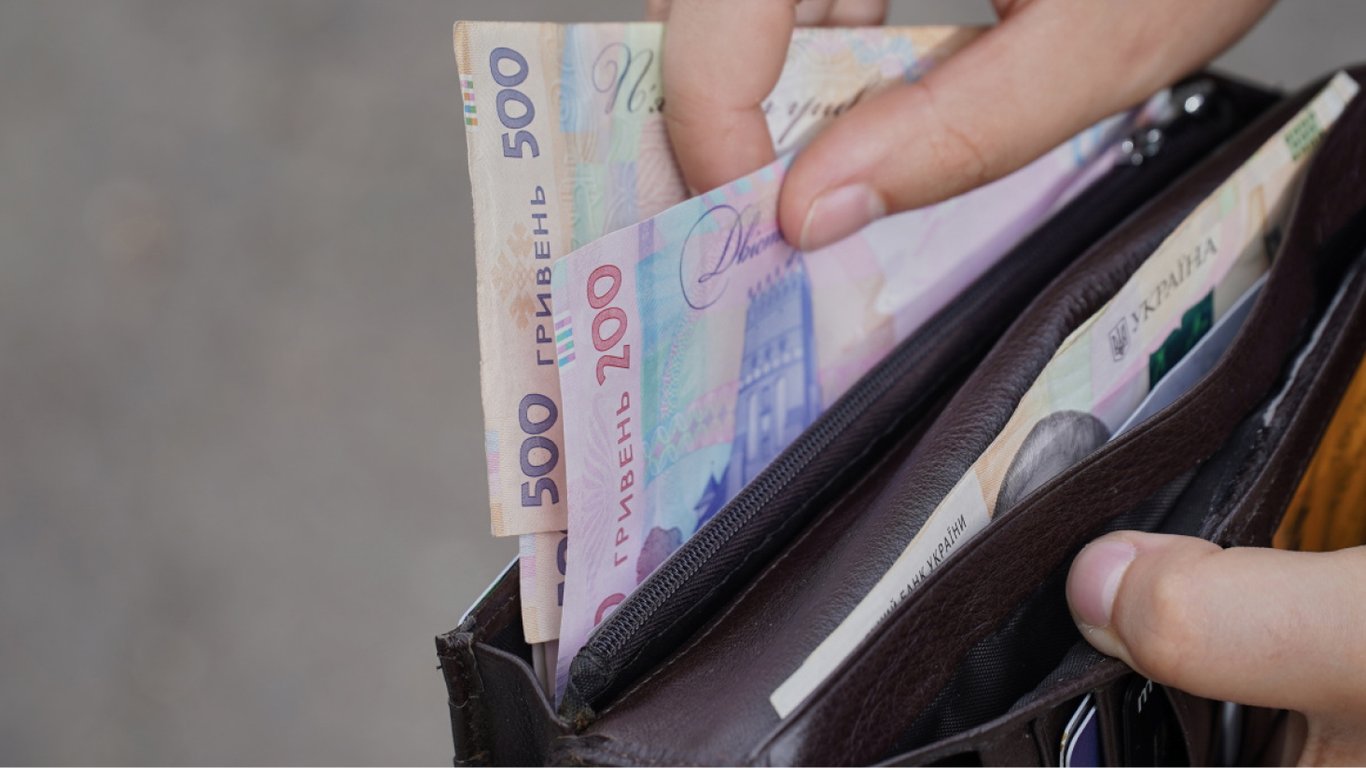 Зарплаты в Украине вырастут — сколько будут получать бюджетники в 2024-м