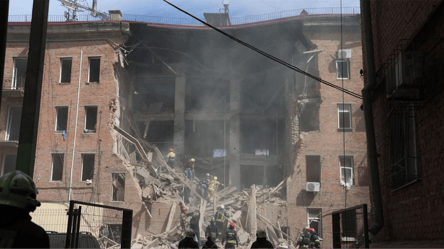 В Днепре длится спасательная операция: Зеленский призвал мир не молчать - 285x160