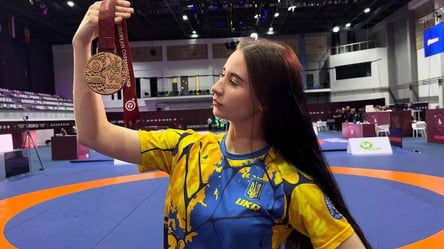 Россиянки демонстративно сошли с пьедестала во время награждения украинки - 285x160
