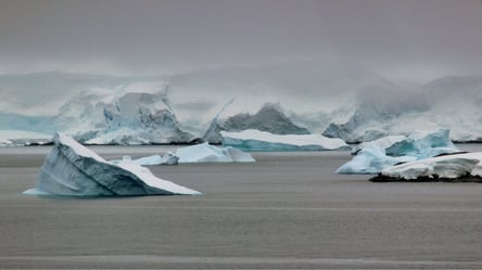​​​Морской лед вокруг Антарктиды продолжает таять: площадь наименьшая за все время наблюдений - 285x160