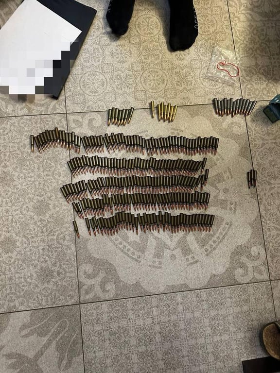 Боеприпасы, найденные у нападающего в Киеве