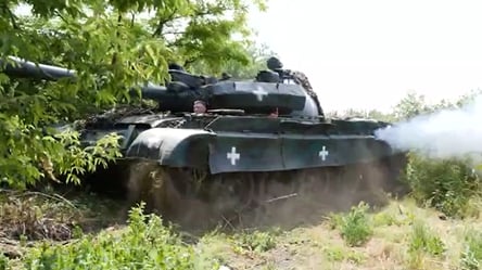 В СтратКоме показали, как трофейный танк РФ помогает уничтожать оккупантов - 285x160