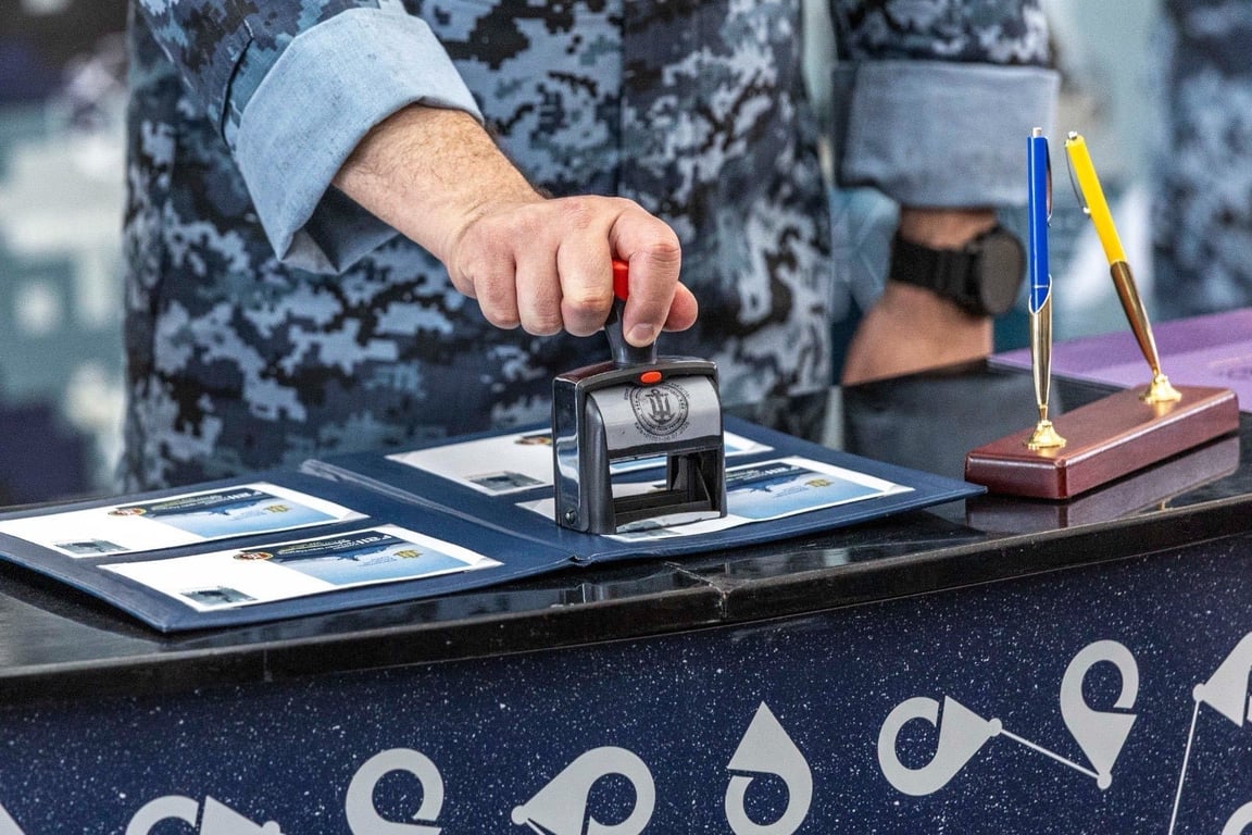 Корабель "Гетьман Іван Мазепа" став героєм нової поштової марки - фото 4