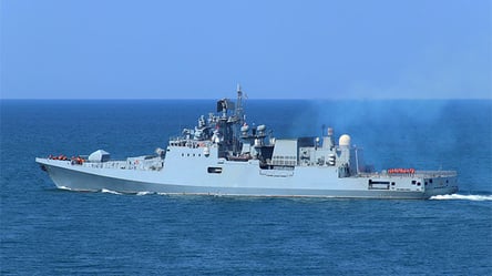 Угроза новых атак остается высокой: ракетоноситель на дежурстве в Черном море - 285x160