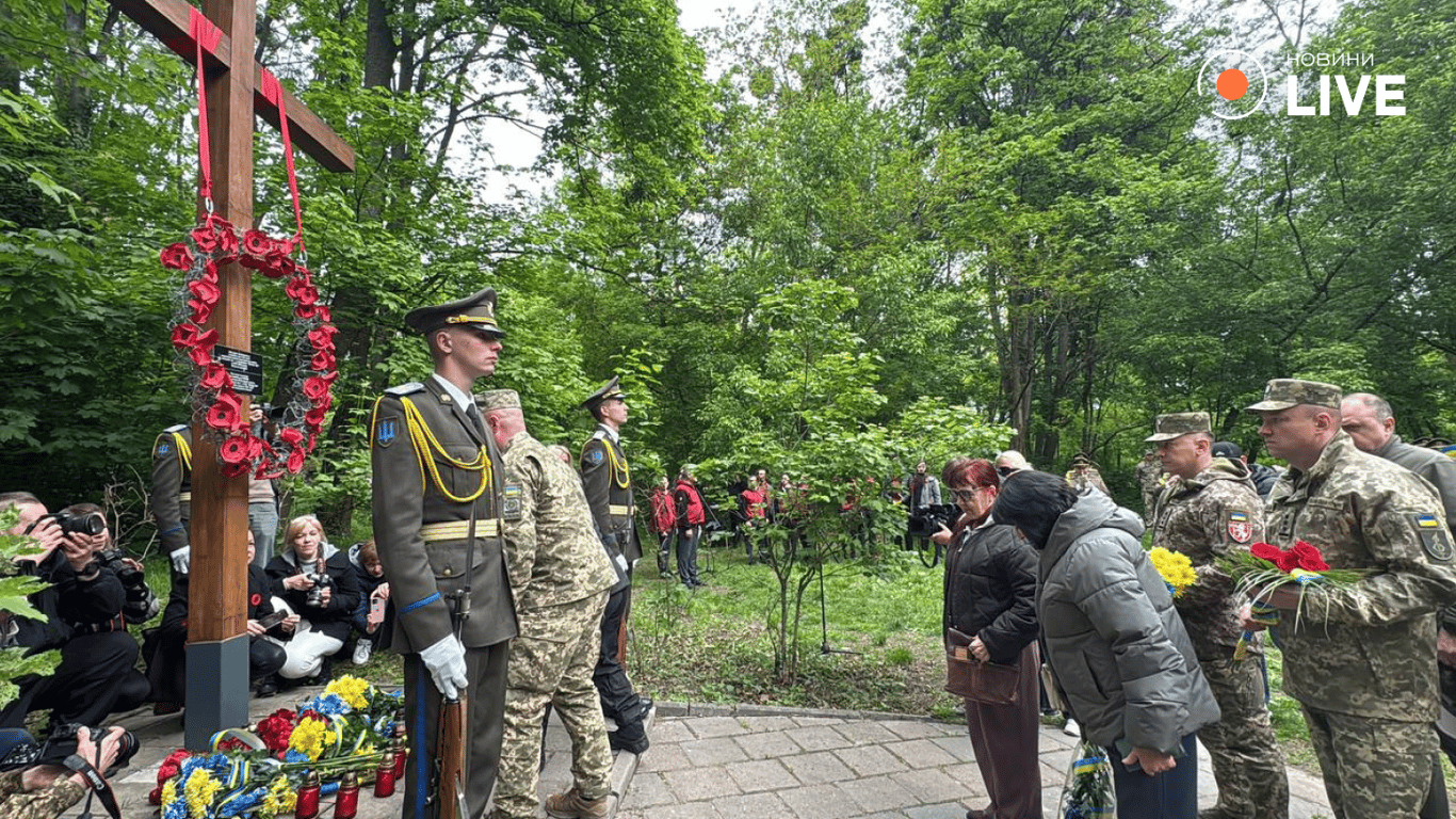 8 травня покладання квітів