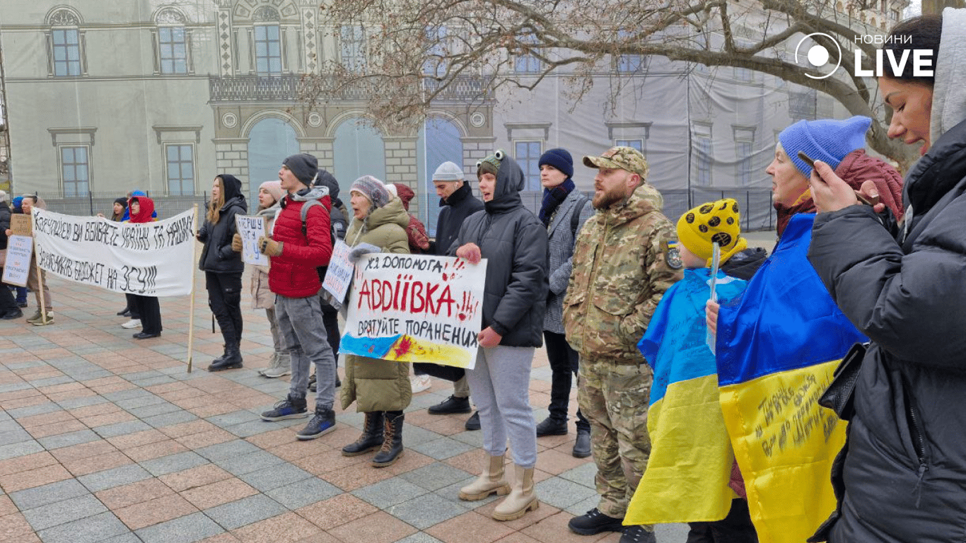 В Одесі люди вимагають перегляду бюджетних витрат та виводу військових з Авдіївки - фото 3