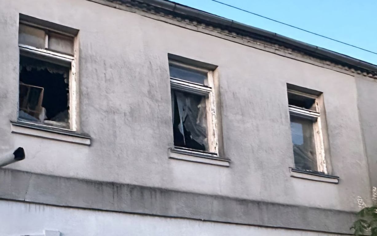 Оккупанты в очередной раз обстреляли Никополь — пострадали два частных предприятия - фото 3