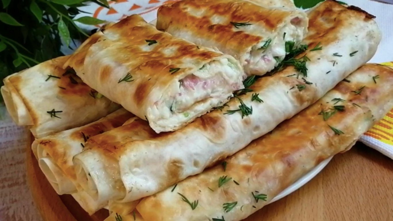 простий смачний сніданок з лавашем та начинкою