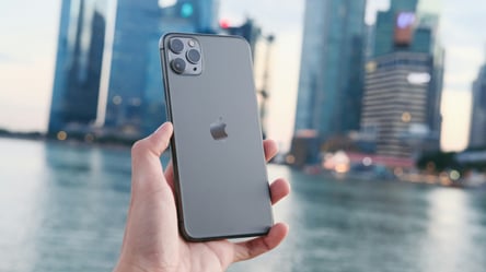 Apple признала еще одну популярную модель iPhone "винтажной" - 285x160