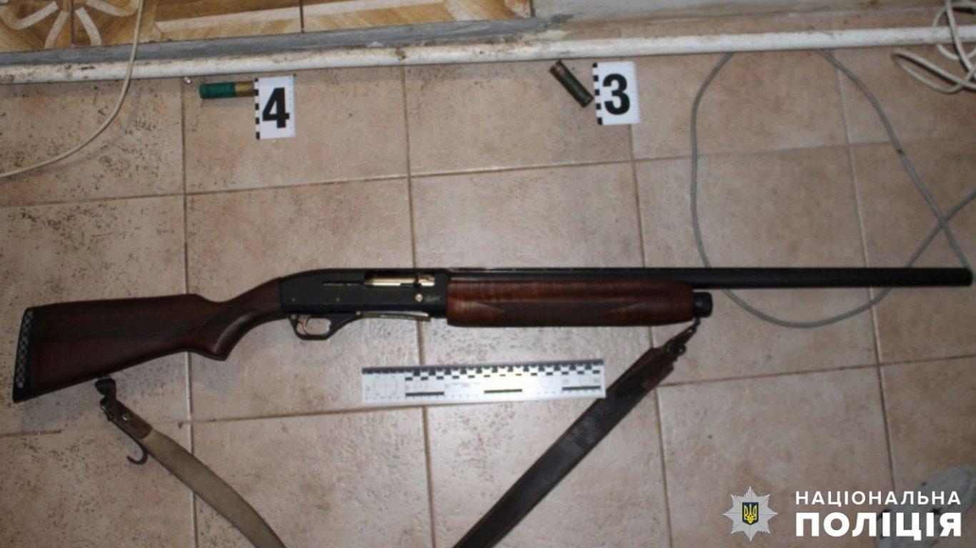В Одесской области мужчина выпил и пошел стрелять с балкона — подробности