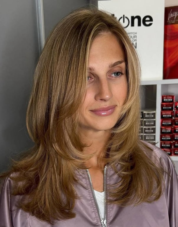 Багатошарова стрижка робить волосся більш об'ємним