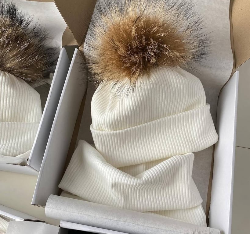 Шапки з велики помпоном залиште для лижниць