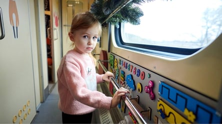 Бізіборди та розмальовки — УЗ анаонсувала ще 2 дитячих вагона - 290x160