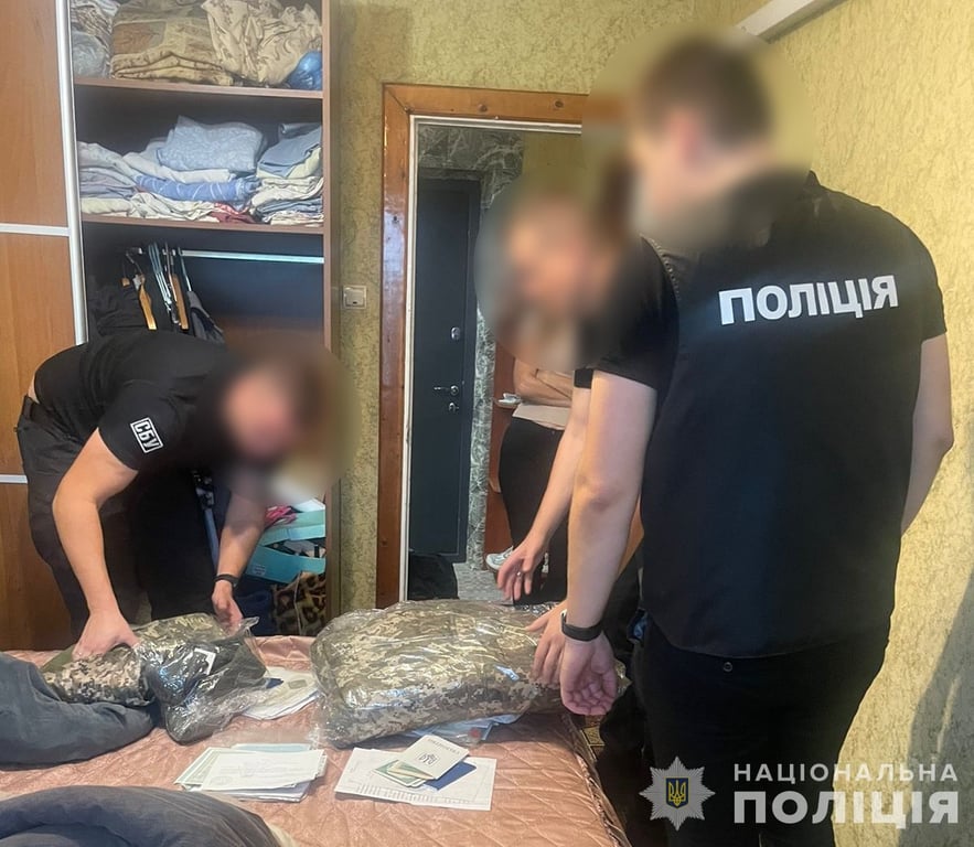 На Закарпатті викрили підприємця, який підробляв офіційні документи