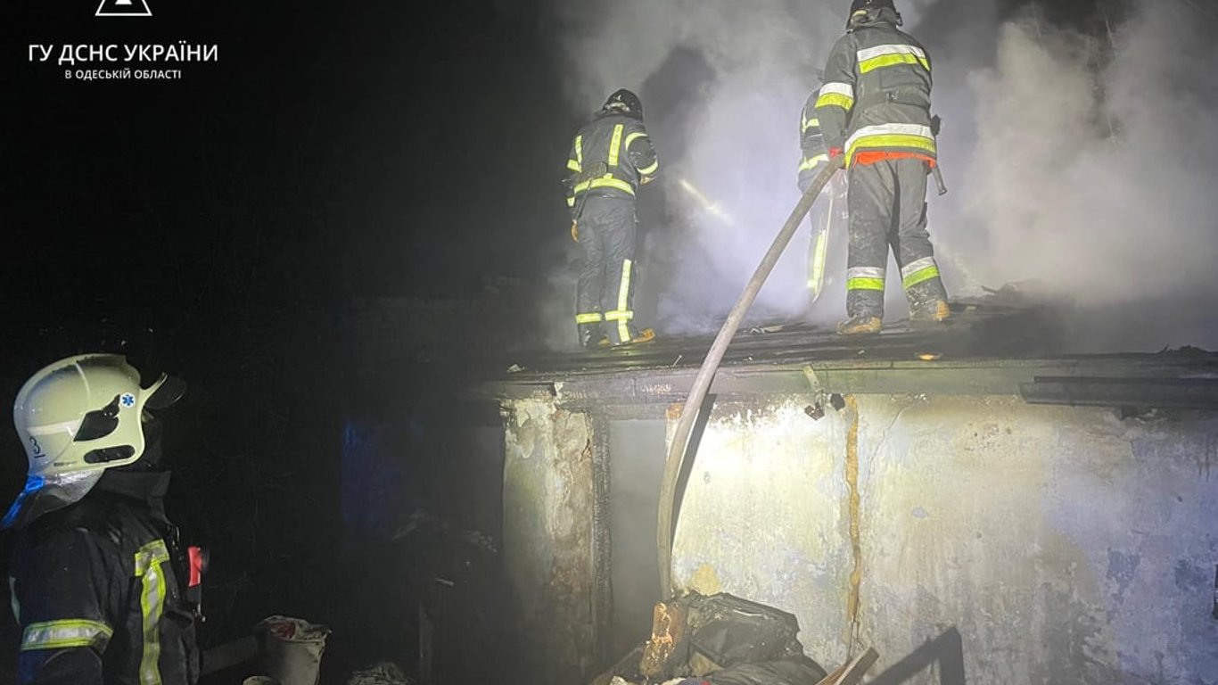 Ночной пожар в Одессе унес жизни двух человек: детали устаревают
