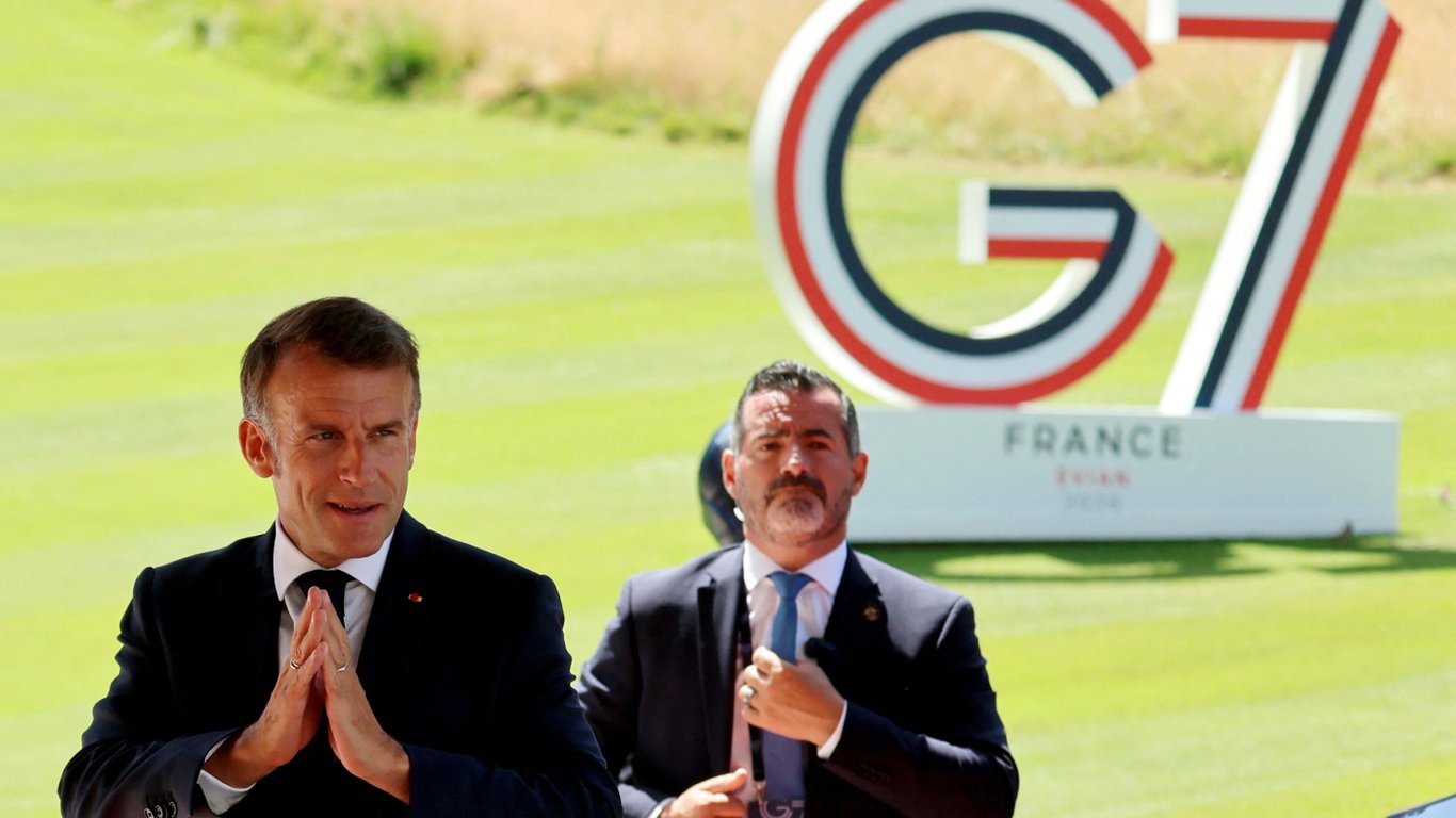 Во Франции начинается саммит G7: Макрон назвал основные темы