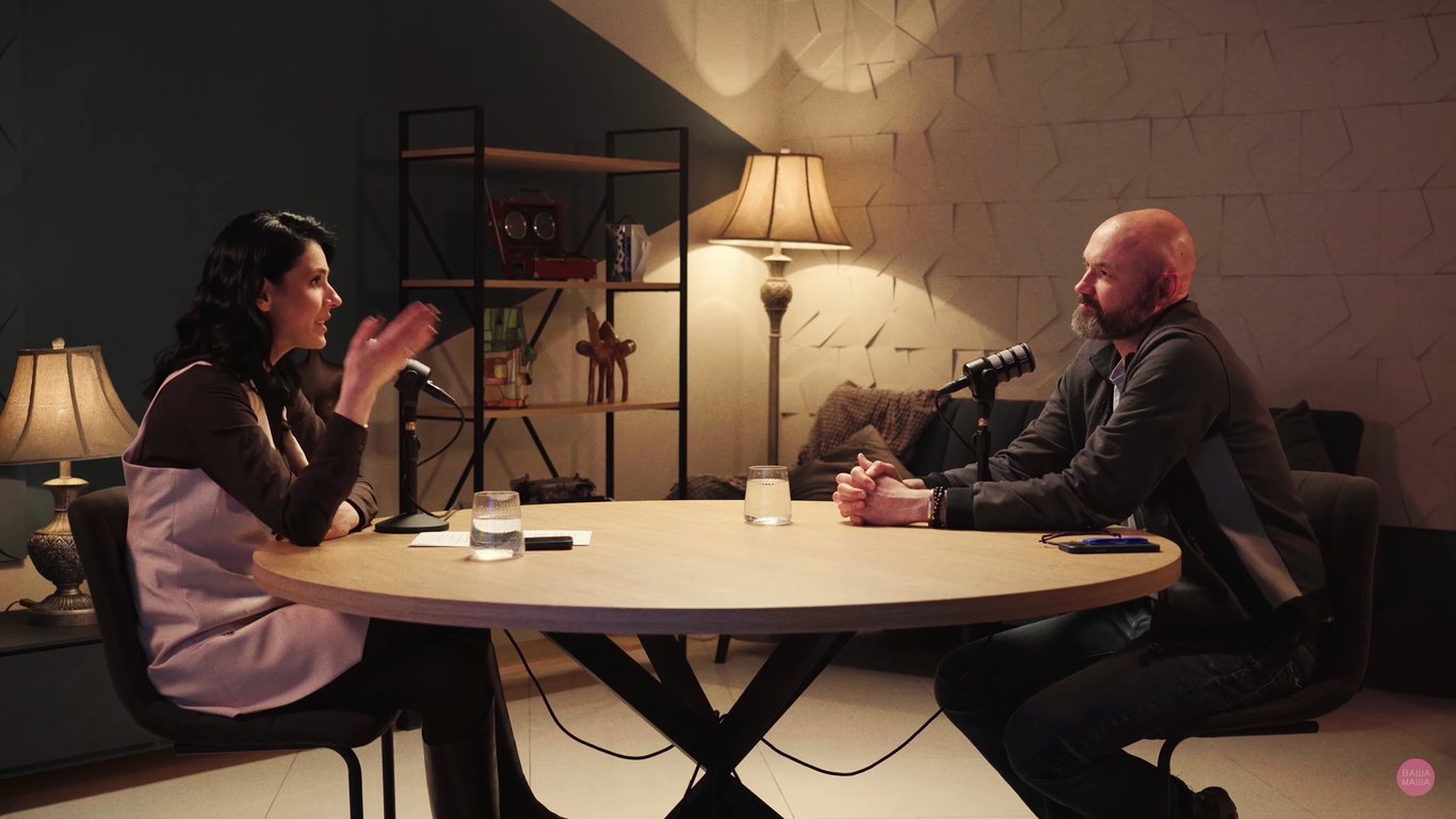 Телеведуча Маша Єфросиніна з чоловіком Тимуром Хромаєвим. Фото: скриншот шоу "Квиток на Марс"