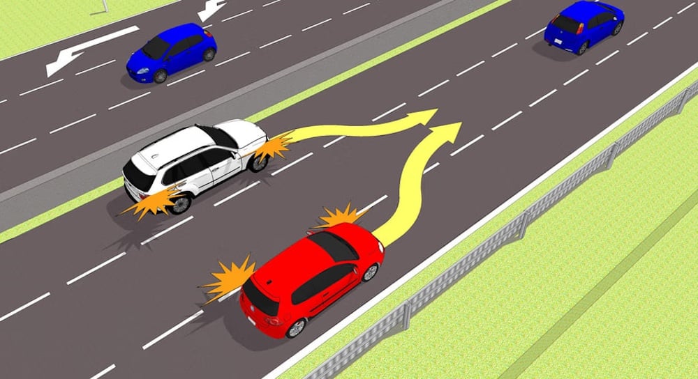 Тест з ПДР: хто з водіїв має поступитися?