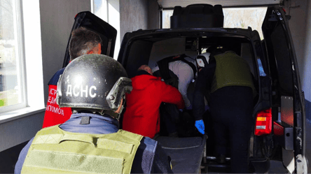 РФ второй раз за день ударила по автобусу на Никопольщине: есть раненые - 290x166