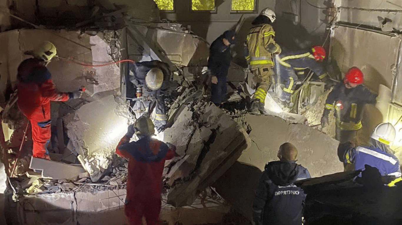 Наслідки нічної атаки — як виглядає зруйнований росіянами будитнок на Одещині - фото 1