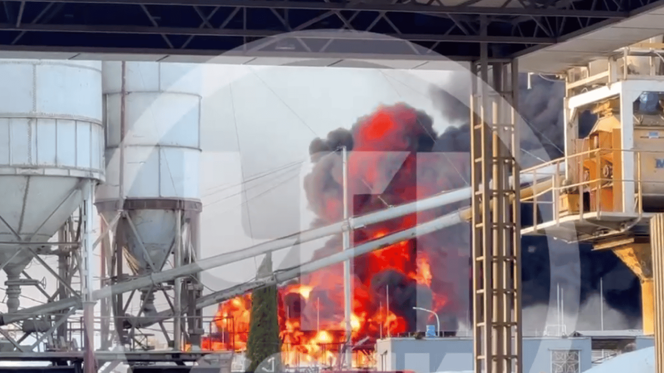 У мережі з'явилось відео моменту вибуху на нафтобазі в Сочі