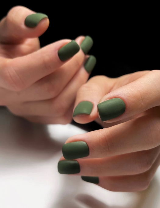 Який манікюр буде в тренді восени 2025