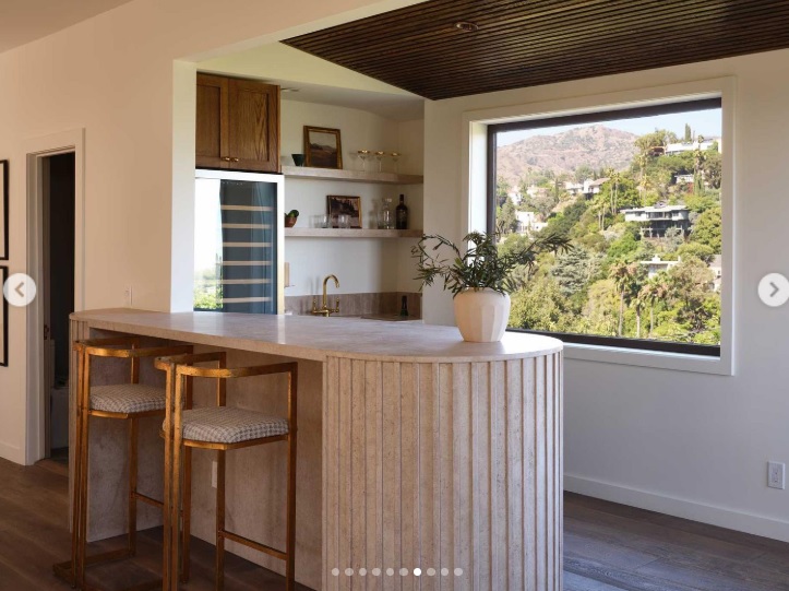 Необычные цвета: как кухня певицы Сабрины Карпентер стала трендом (фото) - фото 2