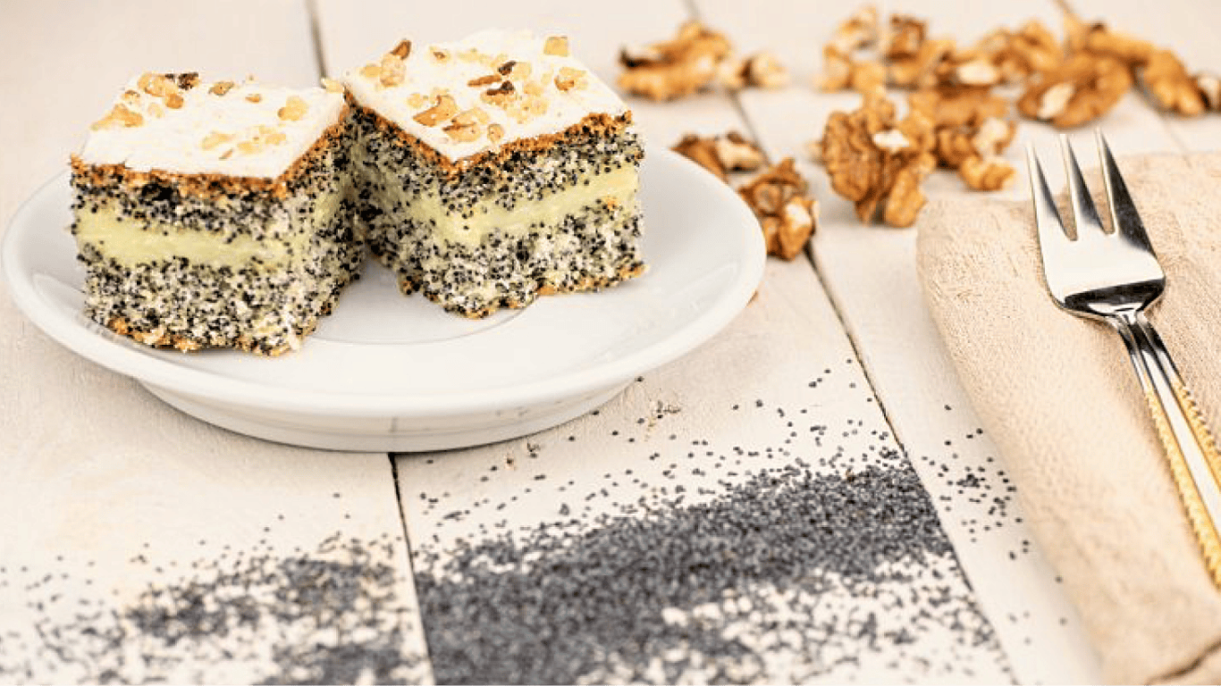 Десерт на Великдень 2023 —  як приготувати український пляцок з маком