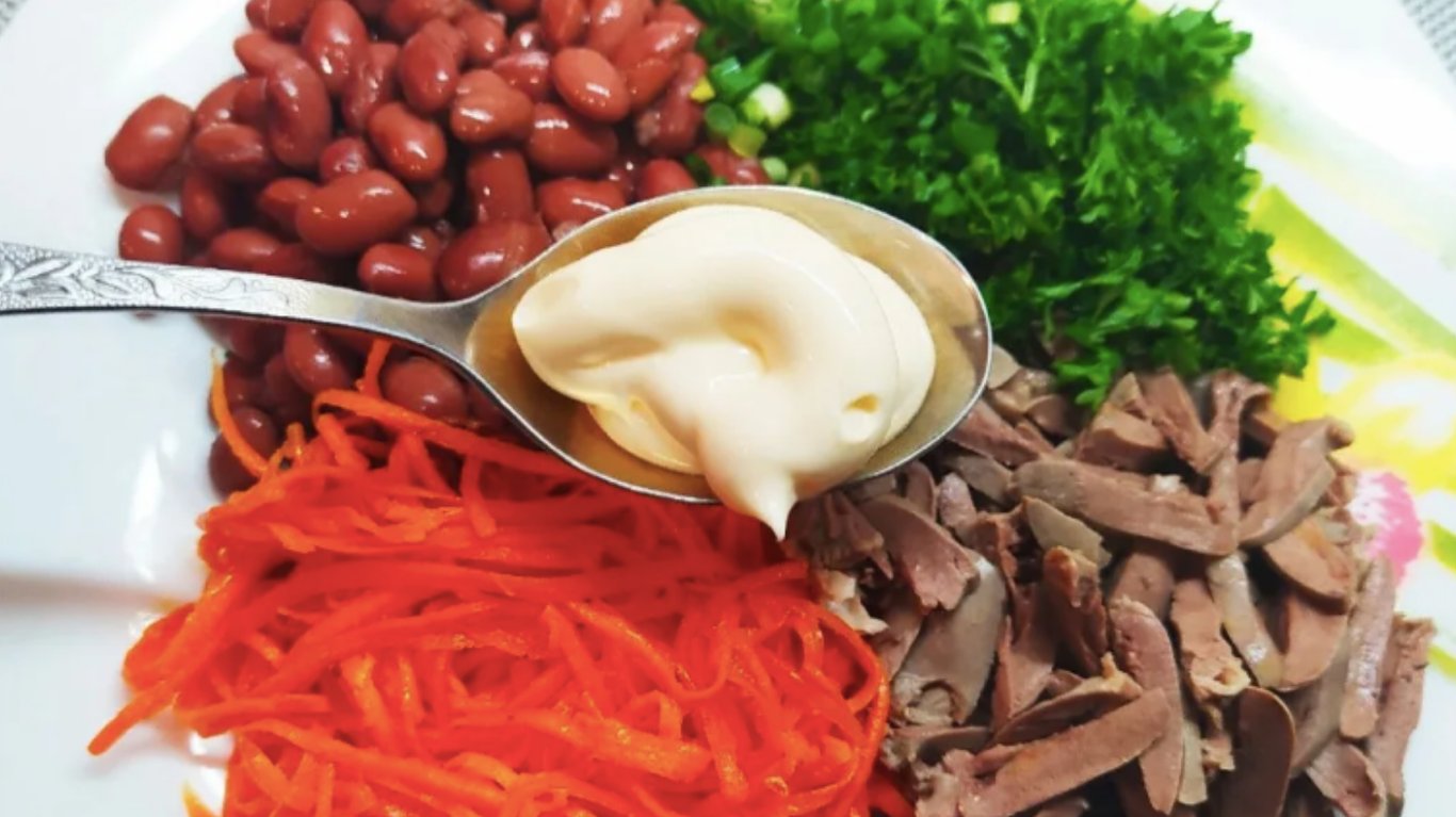рецепт салату з курячими сердечками