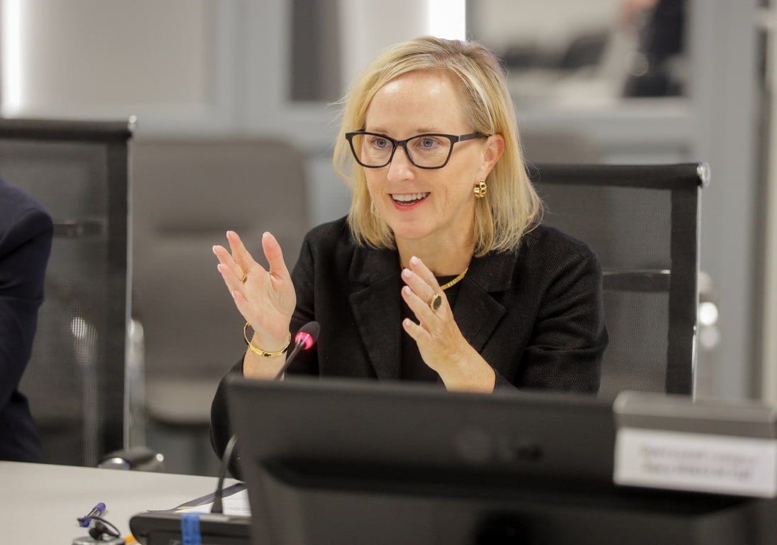 Джулі Девіс залишає посаду тимчасово повіреної США в Україні