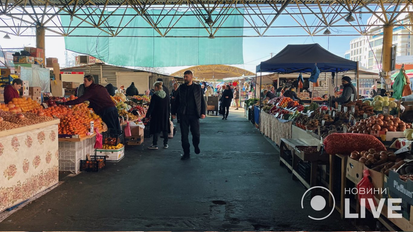 Фрукты и овощи продолжают дорожать: актуальные цены на Одесском "Привозе" - 250x140