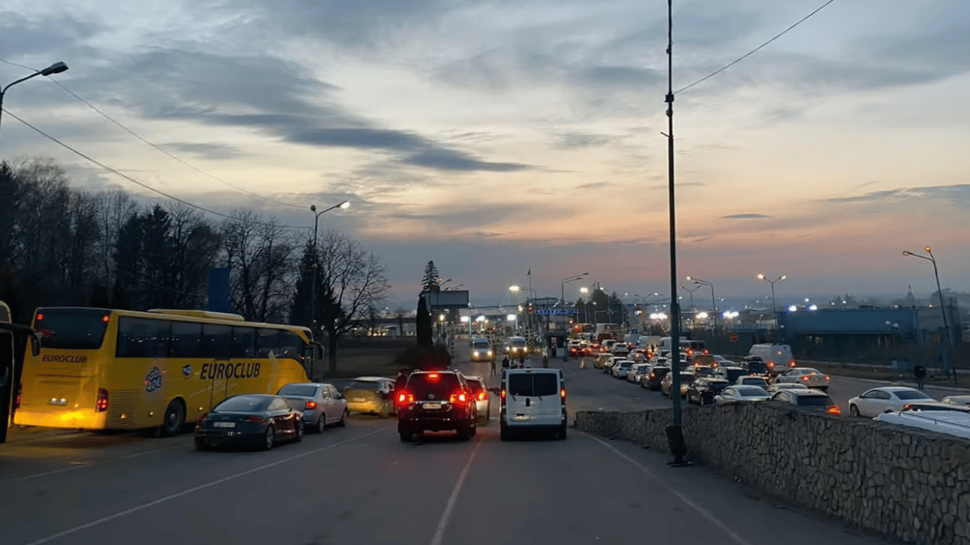 Есть ли пробки на границе Украины — какая ситуация на КПП сегодня вечером