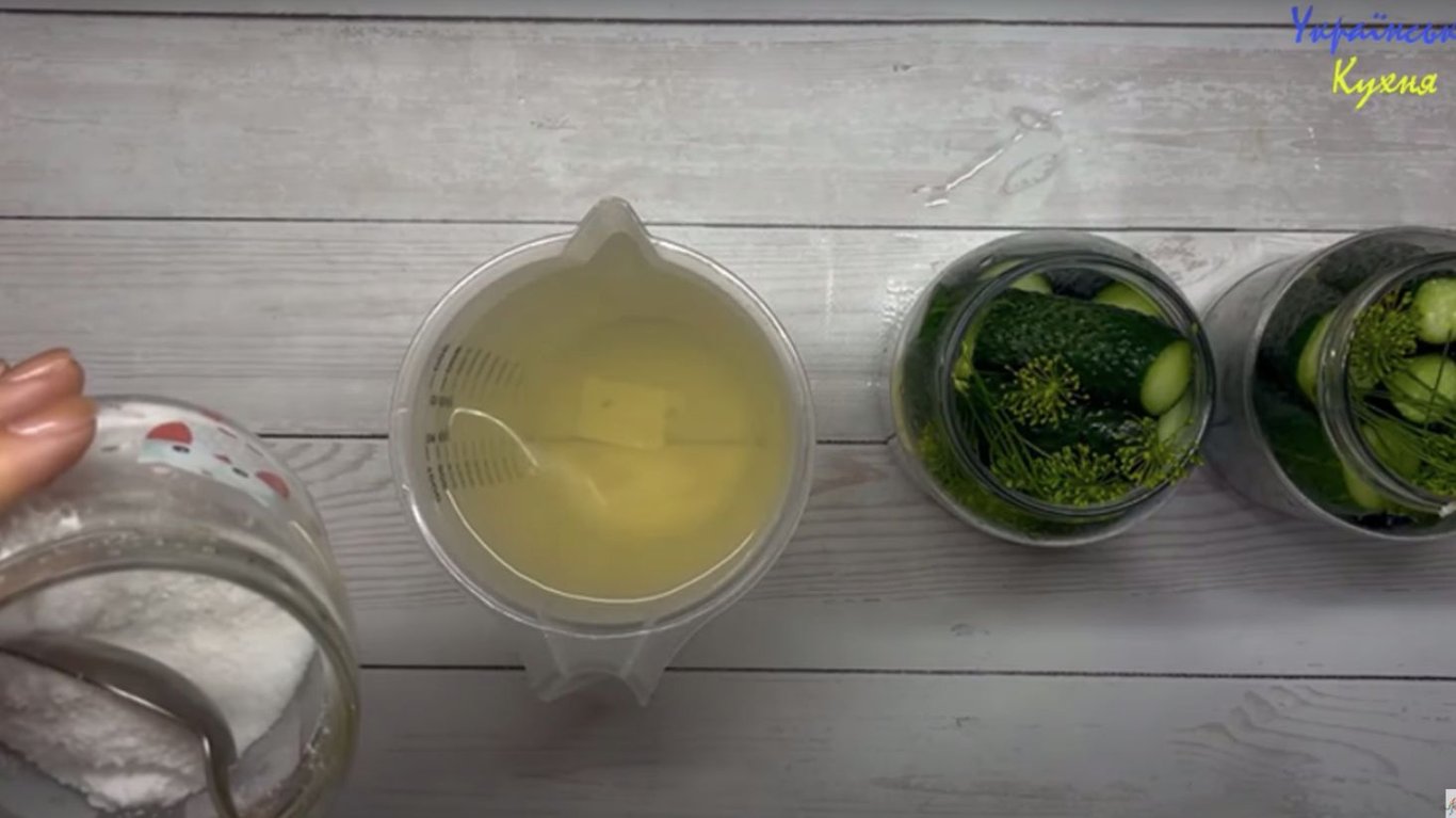 простий рецепт малосольних огірків