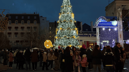 В Одессе зажгли огни на главной елке города — фоторепортаж - 304x171