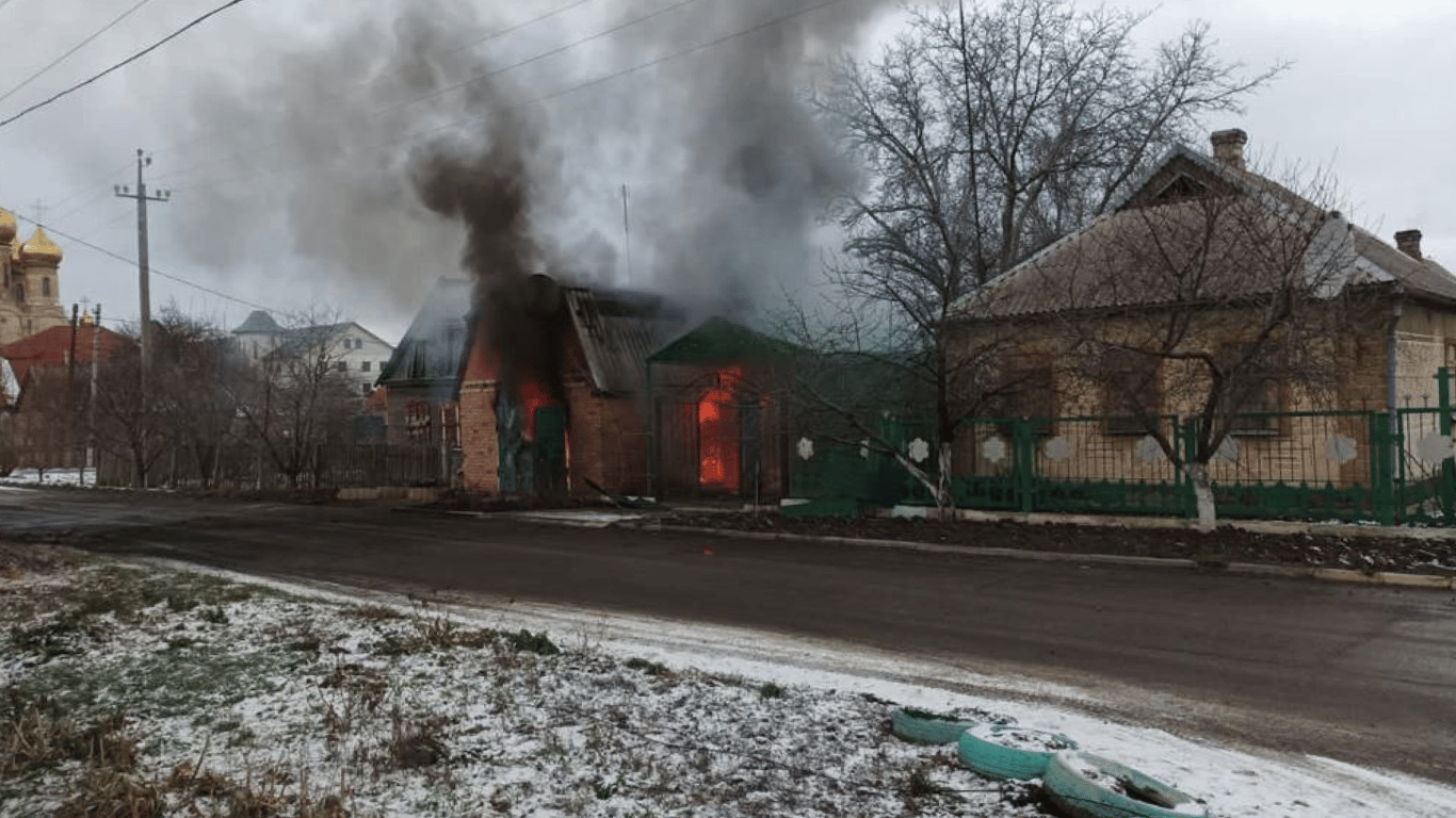 Окупанти обстріляли житлові квартали Курахового, загинув 31-річний чоловік