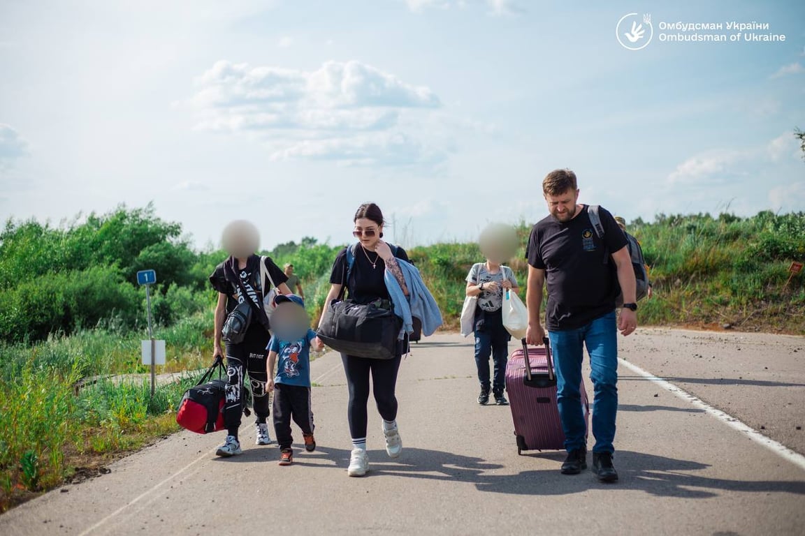 В Украину вернули 13 детей, которых принудительно депортировали россияне - фото 1