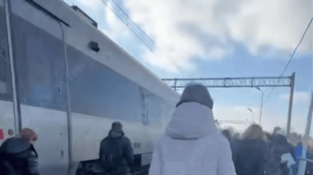 Поїзд "Перемишль-Київ" заміновано — соцмережами шириться відео - 290x166