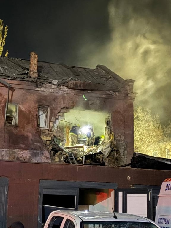 Пожежа в Одесі після обстрілу вночі 24 квітня 2026 року 