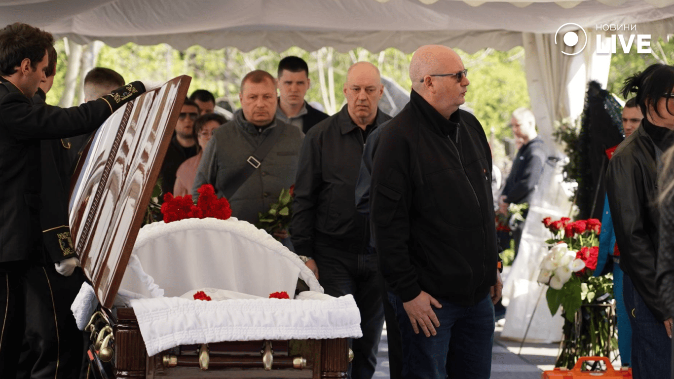 Поховання померлого депутата Олександра Іваницького