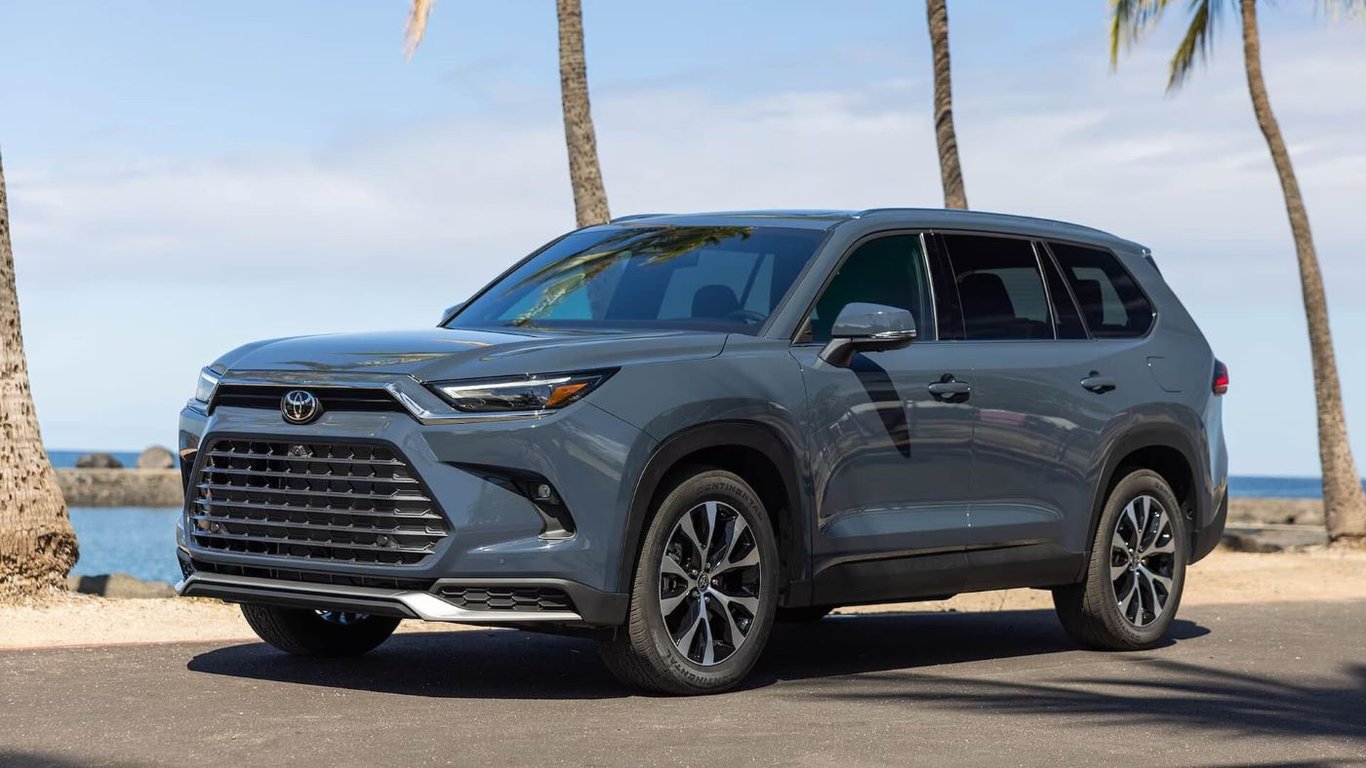 Toyota Grand Highlander 2024: насколько удобно для семейных путешествий новое авто