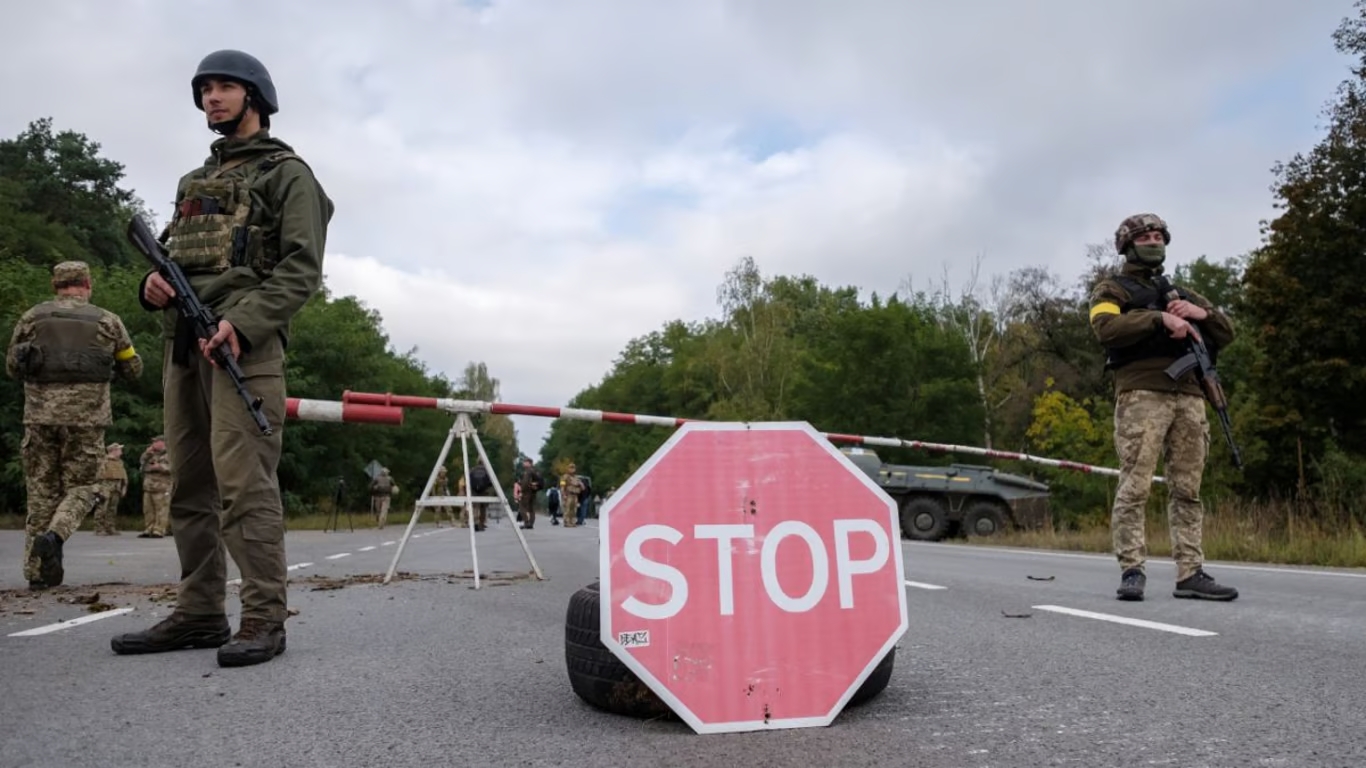 В Одесі водій авто не зупинився на блокпосту і наїхав на військових ТЦК