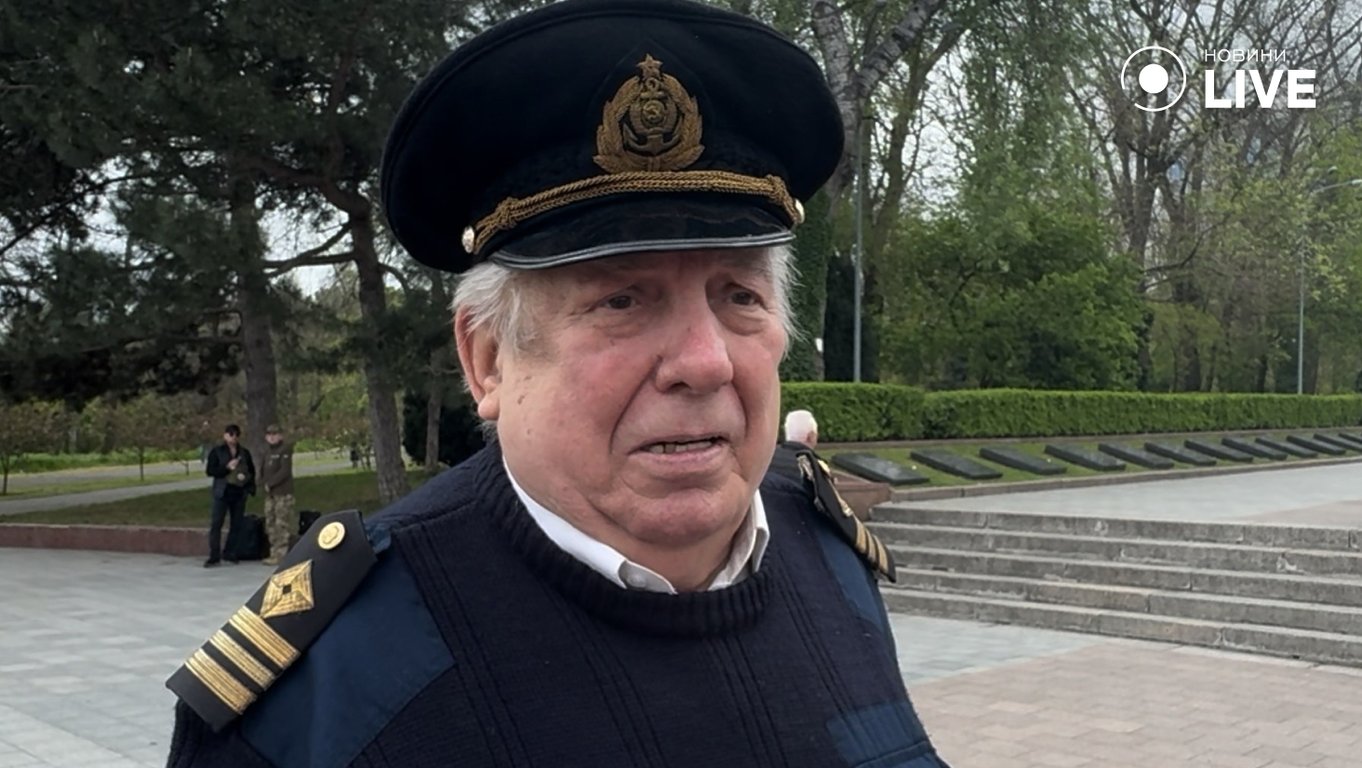 В Одесі поклали квіти до пам'ятника невідомому матросу
