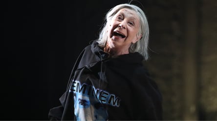 "Сиджу та плачу": Лію Ахеджакову звільнили з театру, в якому вона пропрацювала майже 50 років - 285x160