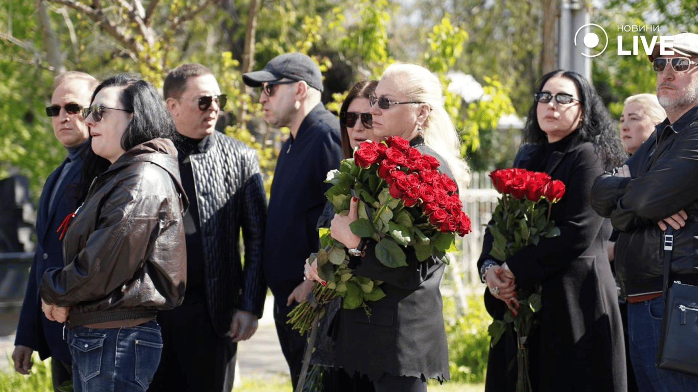 Поховання померлого депутата Олександра Іваницького